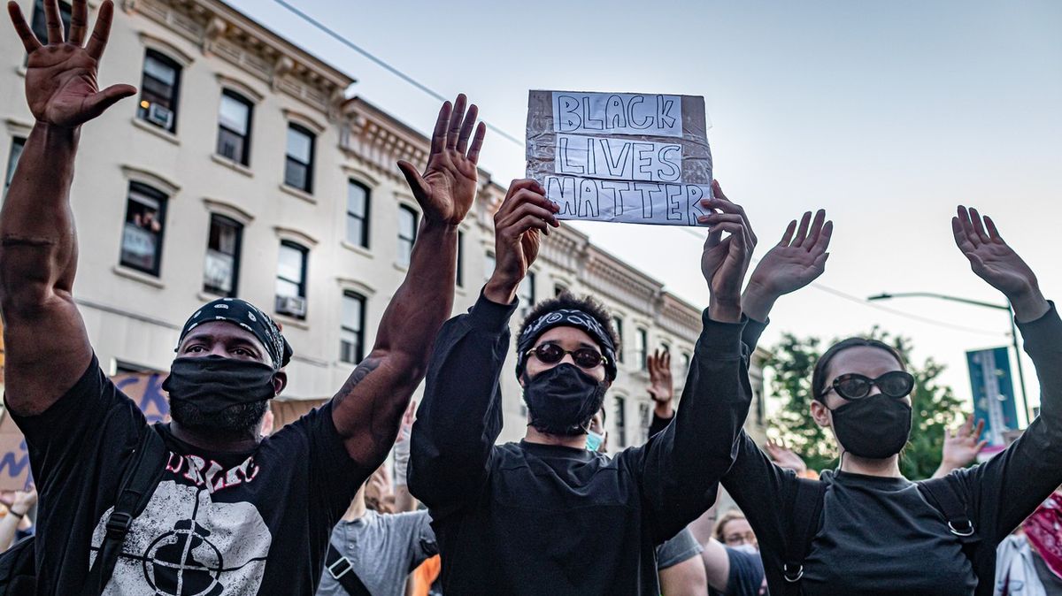 Antifa stojí za násilím v ulicích, tvrdí Trump. Odborníci s ním nesouhlasí